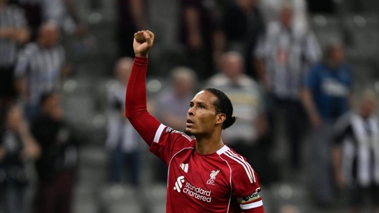 ฟาน ไดก์ ชม นิวคาสเซิล เป็นทีมที่เล่นด้วยยาก - พอใจหงส์แดงชนะพวกเขาได้