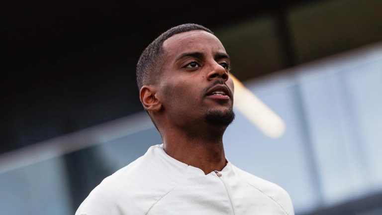 ลิเวอร์พูล ได้ข่าวดี อเล็กซานเดอร์ อิซัก หายเจ็บ พร้อมช่วยทีมลุยโค้งสุดท้าย